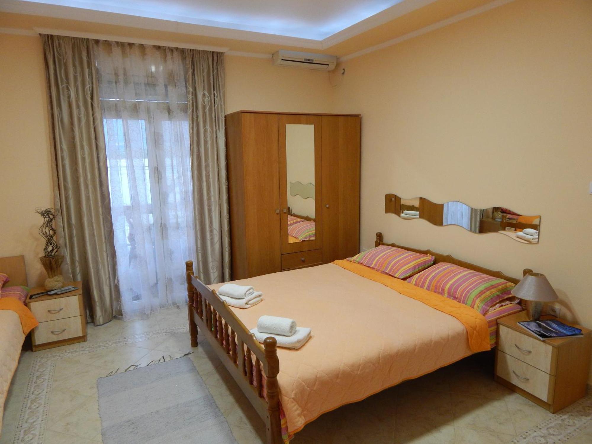 Apartments Klakor Тиват Стая снимка